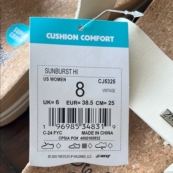 Reef Beige Cork Sandals - Picture 4 of 5